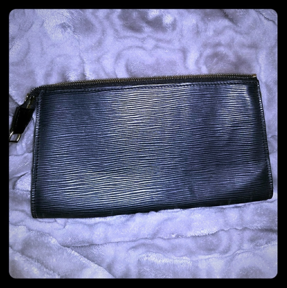 LV Epi Pochette-Black